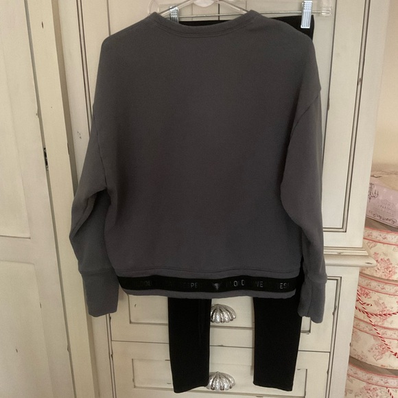 Under Armour Blood Sweat Respect Sweat top xs & TNA athletic legging xs - Picture 5 of 7